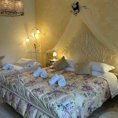 Venetian Style In شقة *