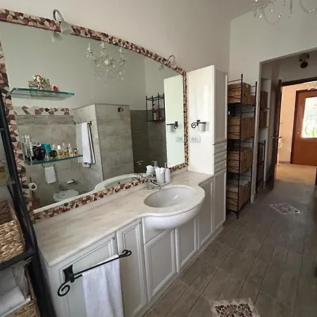 Venetian Style In Apartment Verona