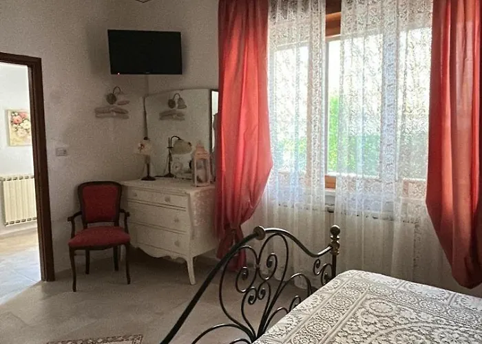Venetian Style In *